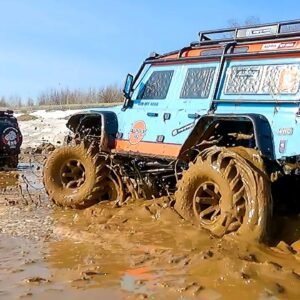 RC Defender vs G63 6x6: SLIPPERY MUD Challenge! 💥 Traxxas TRX4/TRX6 Off Road
