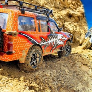 RC CARS Cliff Drops Extreme Adventures 4x4 - Toyota Land Cruiser and Mercedes G63