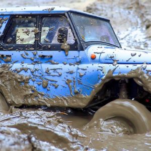 UAZ 469 and ZIL 131 - Best Russian Cars Racing in the MUD