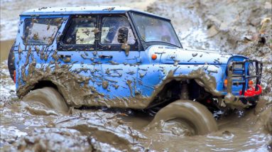 UAZ 469 and ZIL 131 - Best Russian Cars Racing in the MUD