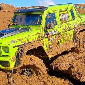 What if RC Cars Jeep 4x4 wins Mercedes 6x6 in the MUD and OFF Road?