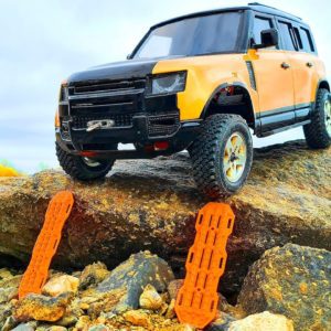RC car challenge: Land Rover Defender on remote control OFF Road adventures