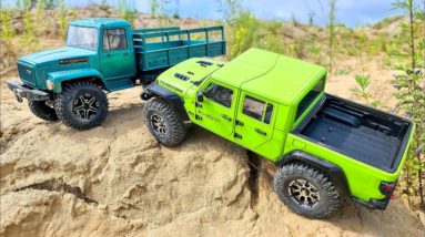 Sands of Fury: RC Jeep Gladiator vs RC GAZ 33088 - High-Octane Off-Road Action!