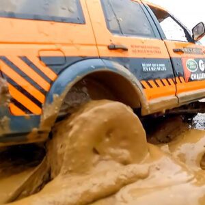 Land Rover Discovery MST CFX vs. Nature's Fury: Mud and Ice Off-road Challenge!