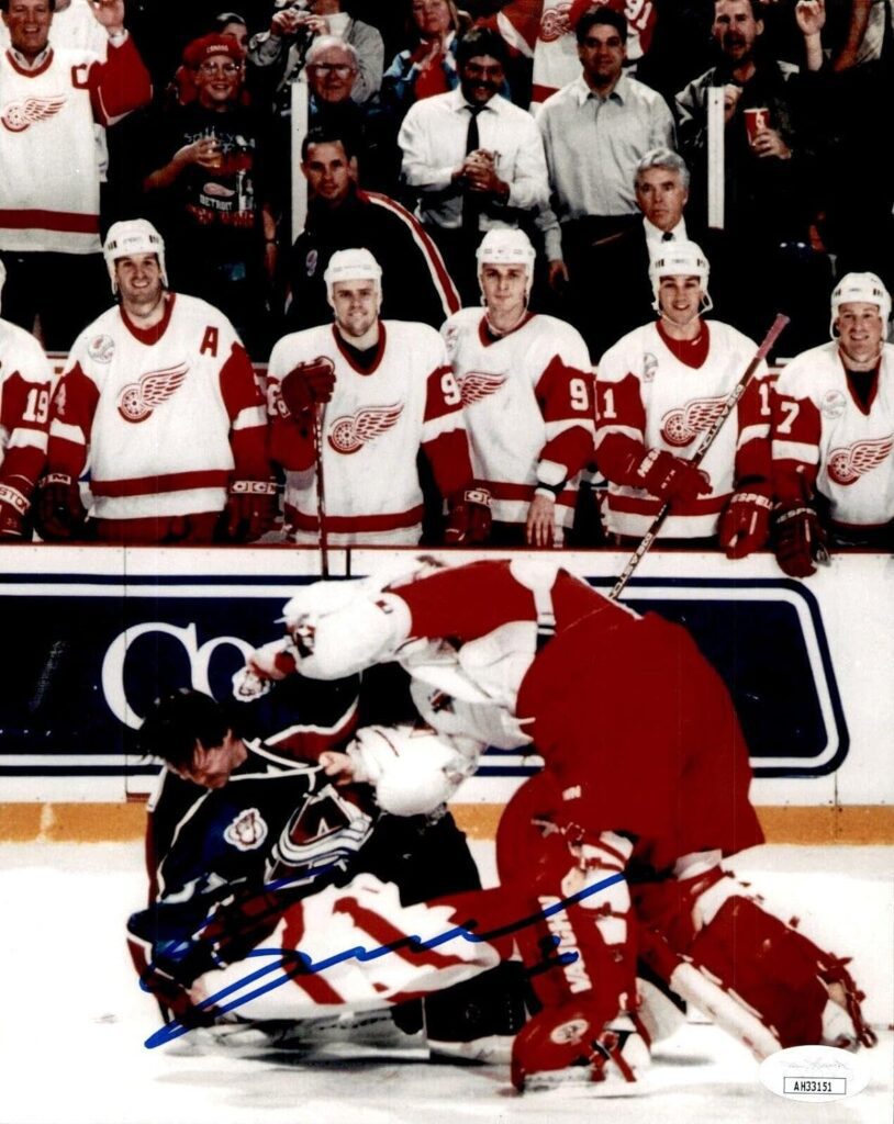 Chris Osgood Signed Detroit Red Wings Fight Night VS Roy 8x10 Photo #2 JSA COA - Autographed NHL Photos