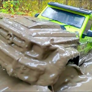 Mud Madness 2.0: Mercedes G63 AMG (Traxxas TRX6) vs Land Rover Defender (YIKONG YK6101)