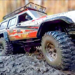 Mud Masters: JEEP Cherokee vs. Mercedes Unimog RC Challenge!