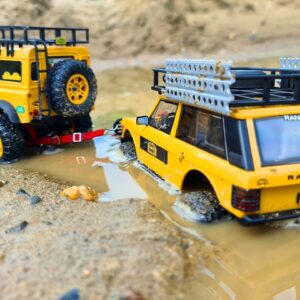 Muddy and Sandy Adventures: FMS 1:24 Land Rover Camel Trophy Edition - Range Rover vs Defender 110