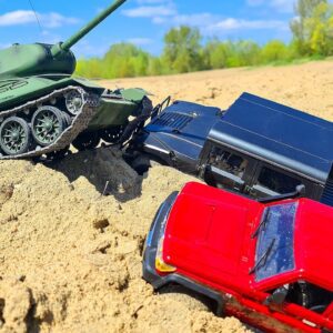 Hummer & Land Cruiser vs. SAND DUNES! 🏜️ Tank to the Rescue! (RC Adventure)