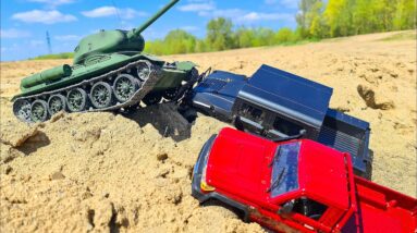 Hummer & Land Cruiser vs. SAND DUNES! 🏜️ Tank to the Rescue! (RC Adventure)