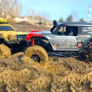 Meus RC vs FMS Land Cruiser 80: EPIC 1/18 RC Mud Crawler Battle! 💥