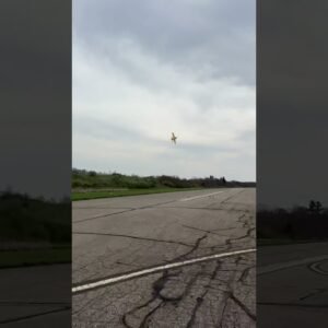 2 minutes of touch and goes on the new Habu. #touchandgo #flight #aviation #jet #eflitehabu